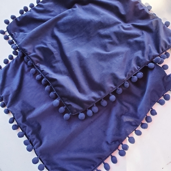 Blue velvet set of 2 throw pillow pillowcases with pom-poms hidden zipper - Picture 4 of 7